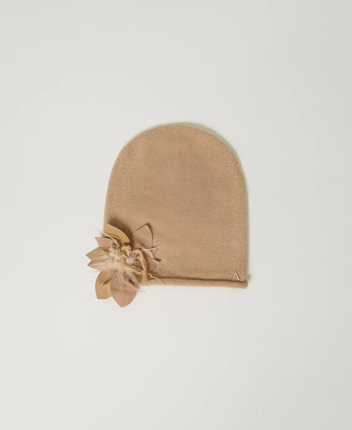 TWINSET Milano Chapeaux*Bonnet En Maille Avec Broche Florale Beige « Sesame »