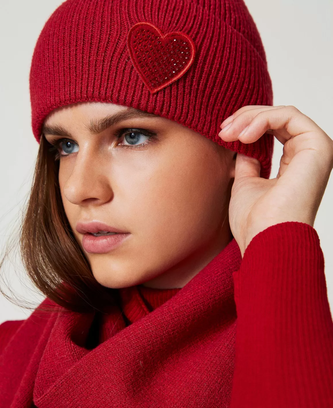 TWINSET Milano Chapeaux*Bonnet En Maille Avec Patch En Cœur Rouge Vénitien