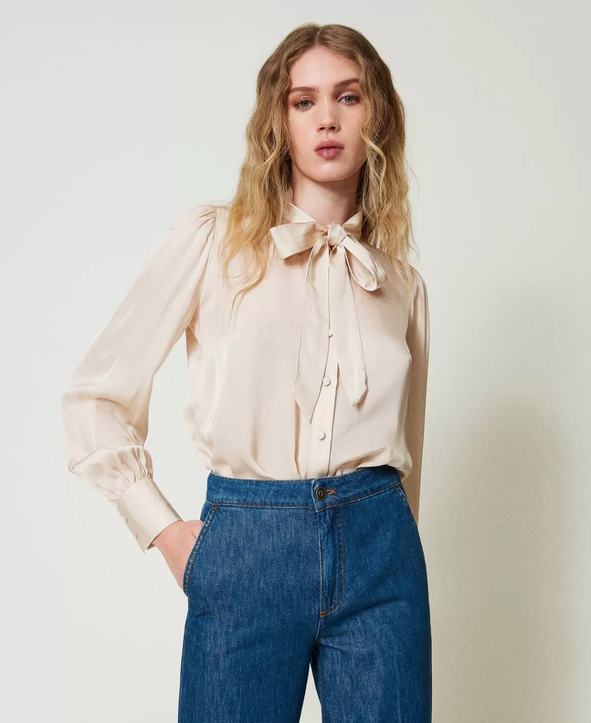 TWINSET Milano Blouses Et Chemises*Chemise En Satin Avec Nœud Blanc « Old White »